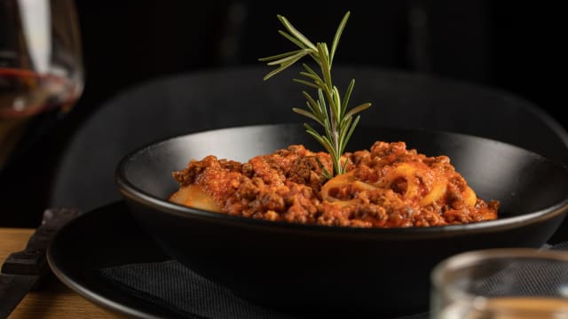 Paccheri al ragu' di cervo  - White Stone