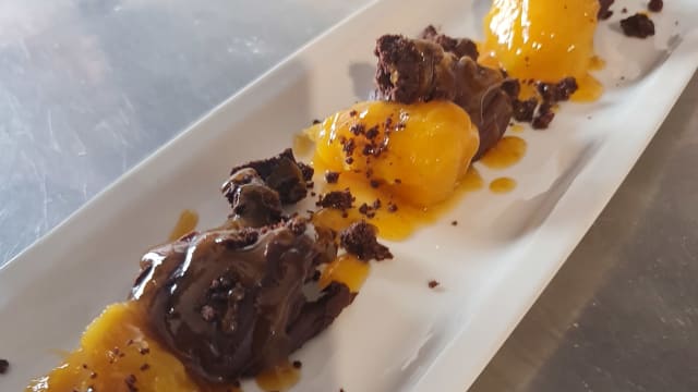 Ganache al cioccolato fondente crumble e frutta  - Osteria maria