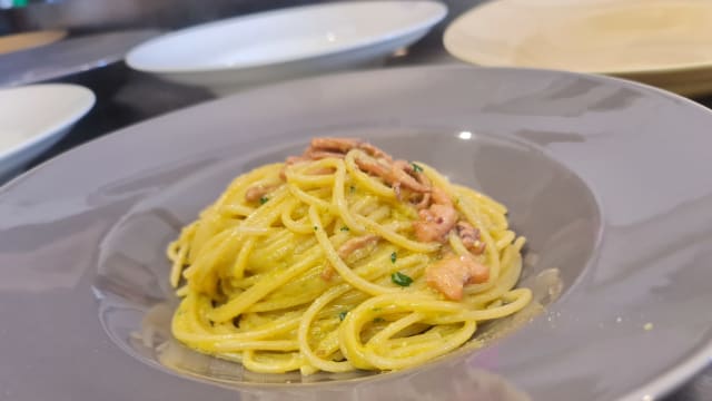 Linguine alla maria pesto di mandorle e totani - Osteria maria, Genoa