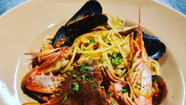 Spaghetti al sugo di mare - Osteria maria