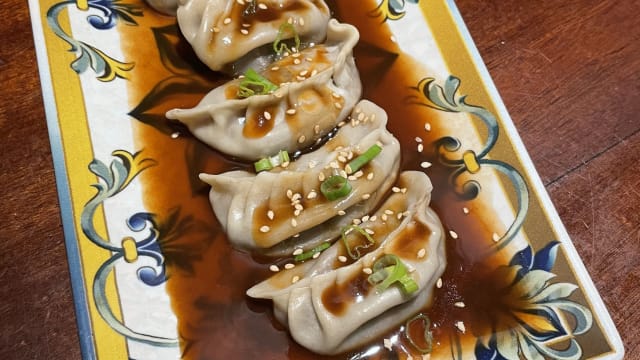 Gyozas de rabo de toro con reducción de PX (6 uds.) - El Ponientazo