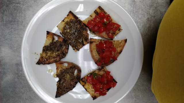 Bruschetta al tartufo nero  - Fontana Bosco