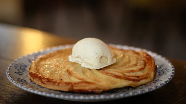 Tarte de manzana casera - Casa Suecia - Hotel NH Collection Madrid Suecia, Madrid