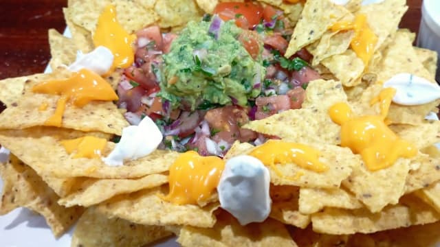 Nachos con guacamole y pico de gallo  - Pipo, Madrid