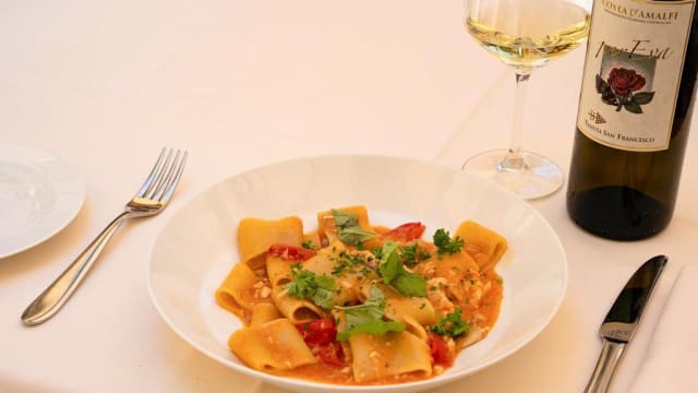 Mezzi paccheri di gragnano con pescato locale del giorno e pomodorini - La Pergola, Positano