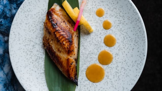 Black cod, sauce yuzu au miso - SACHI