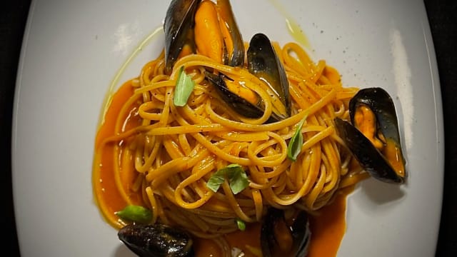 Linguini with Mussels in Crustaceous Broth - Rendez-Vous Cafè & Bistrot