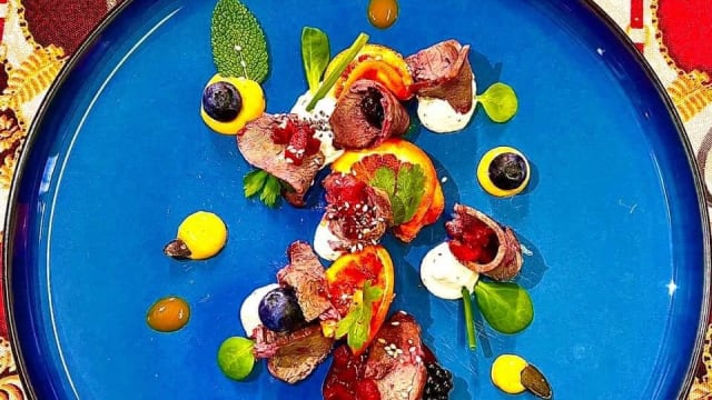 Carne salada, litchi, misticanza e miele di castagna - Antica Osteria San Pietro 1850