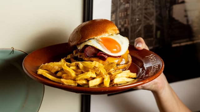 Hamburguer do Bairro - Francesinha do Bairro, Lisbon