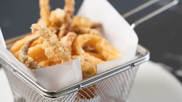 *frittura di pesce mista (calamari, totani, seppia, polpo e gamberi) - Pompeo Magno, Pompei