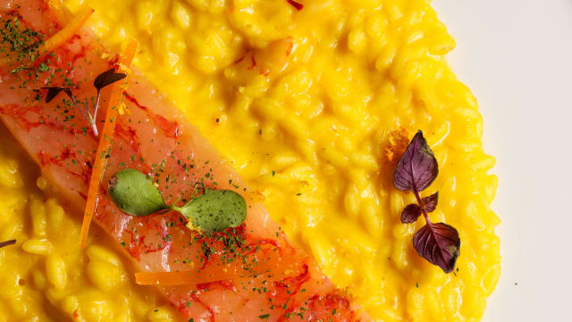 Risotto acquarello, rafferano, limone e crudo di gambero rosso di mazzara - Phoenix Restaurant