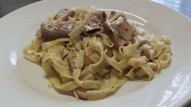 Tagliatelle fatte in casa condite con funghi porcini - Il Fiore, Desenzano Del Garda