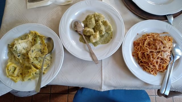 Ravioli casonsei di rapa rossa/poecino/cervo e ginepro - Locanda San Martino