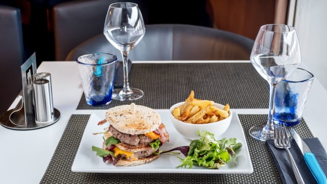 Le Quesne Burger double avec frites maisons - Le Quesne