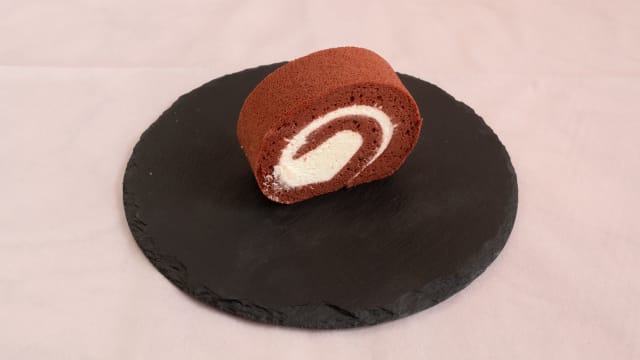 Red Velvet Cakeroll - Souffle Café