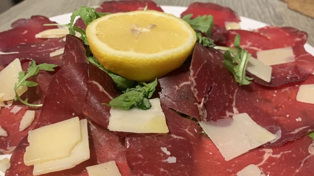 carpaccio di bresaola con scaglie  - CRU Winery, Catania