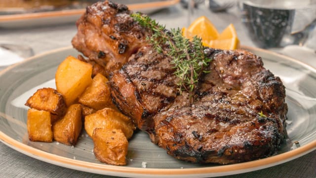 Costata di Scottona con patate al forno  - La Rotonda di Lomazzo Ristorante e Pizzeria