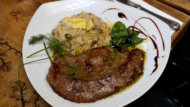 Foie de venu poêlé au basilic. - OH' 102, Paris