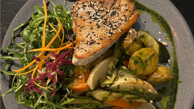 Steak de thon mariné & légumes de saison - La Piscine Saint Louis, Paris