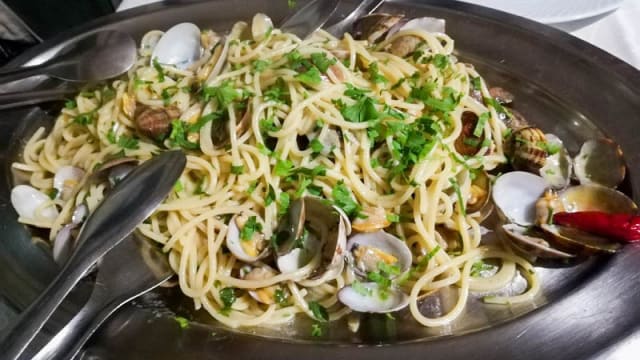 Spaghetti vongole e cannolicchi  - Da Giannino