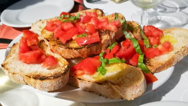 Bruschetta con pomodori  - Da Giannino