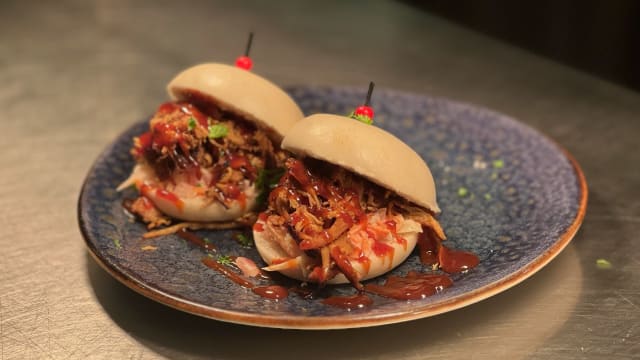 Steamed bun pulled chicken - Brasserie Spiegelaar