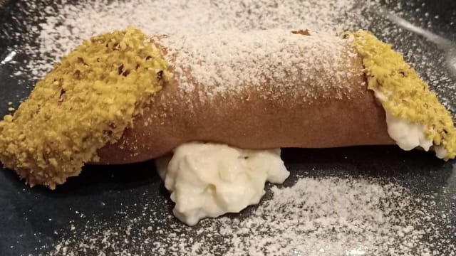 Cannolo Siciliano - La Trottinette, Paris