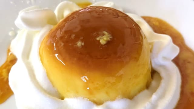 Creme caramel imperdibile con panna montata - Grill Park Ferrara ristorante - braceria