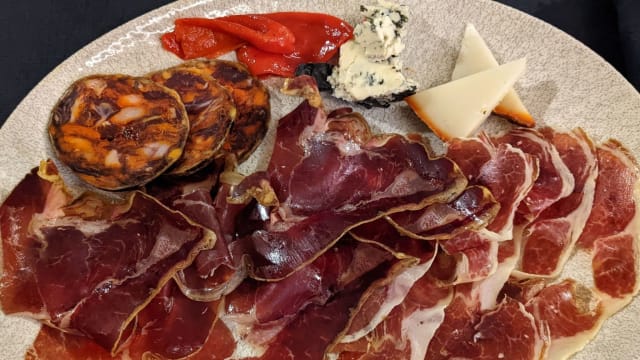 Esperienza iberica (selezione di salumi e formaggi iberici) - Grill Park Ferrara ristorante - braceria