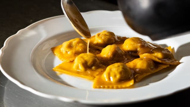 Gli antichi agnolotti di maria antonietta con fondo bruno - Il Cenacolo Osteria, Chieri