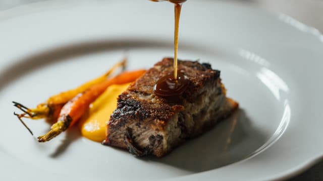 Maialino piemontese, purea di zucca e vaniglia del Madagascar con carotine confit - Il Cenacolo Osteria, Chieri