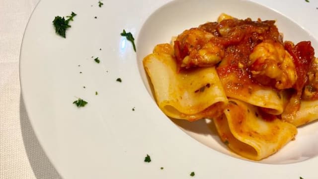 Paccheri, gamberi, pomodorini gialli e guanciale - Latteria 21, Modena