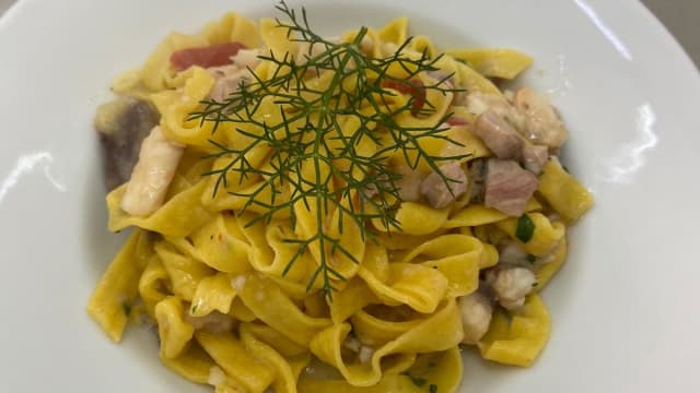 Tagliatelle al ragù di lago con pomodorini freschi                                     - Osteria del Lago