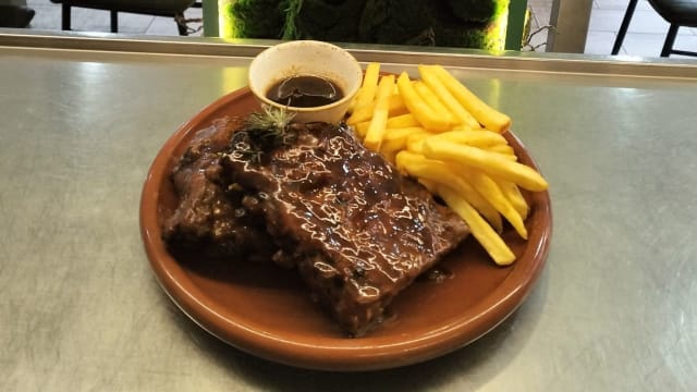 Costillas de BBQ - PISCO Y TAPA, Madrid