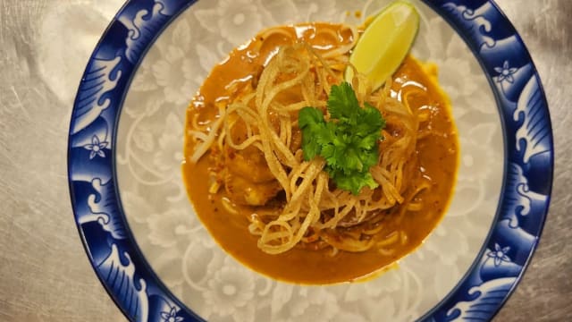 Khao soi sopa de massa de caril frango  - BAAN Saraiva's, Lisbon