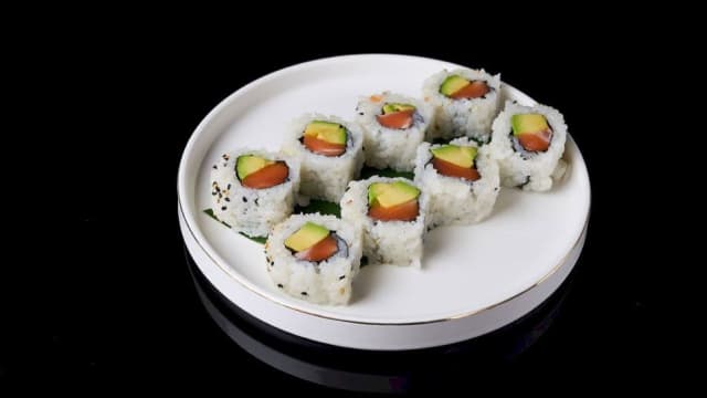 Salmone e avocado - Fujiyama Sushi - solo alla carta 