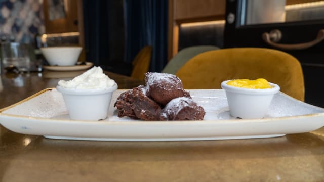 Bocconcino di cioccolato con cuore caldo con panna e crema pasticcera - Maxela, Rome