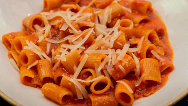 Mezze maniche alla Amatriciana - Maxela, Rome