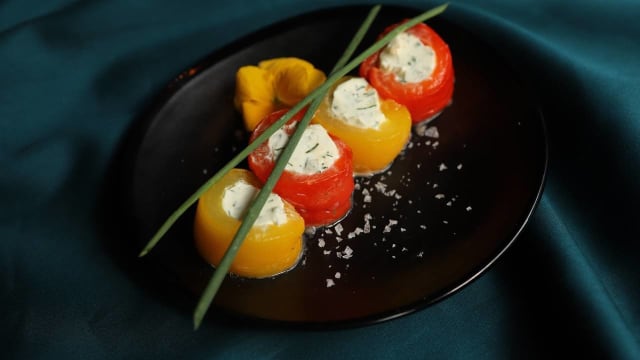 Roasted bell pepper stuffed with philadelphia cheese - Sonya 