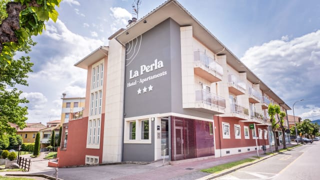 Suprema de salmó a les fines herbes i puré de moniato - La Perla Olot, Olot