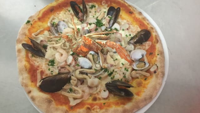 Pizza ai frutti di mare  - 8tto Granchi, Desenzano Del Garda