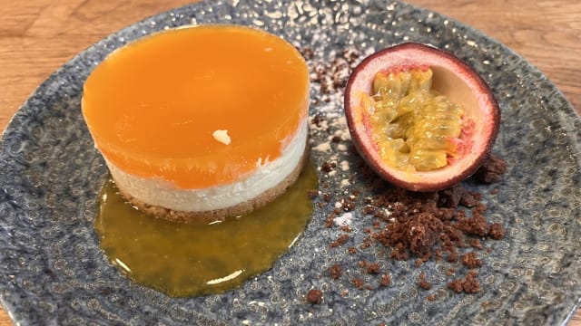 Passion fruit cheesecake - La Table des Anges, Paris