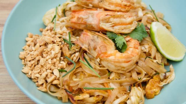 Pad Thai , Massa de arroz com molho de tamarindo - Bangkok Kitchen