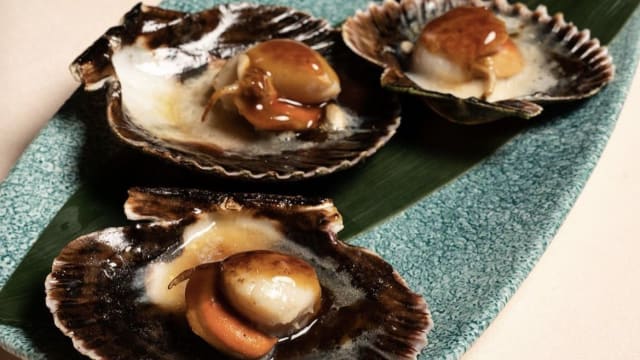 Zamburiñas braseadas con salsa de ostras y emulsión de cítricos - Napai Majadahonda, Majadahonda