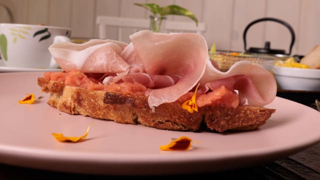 Tosta de jamón  - Hygge Bar