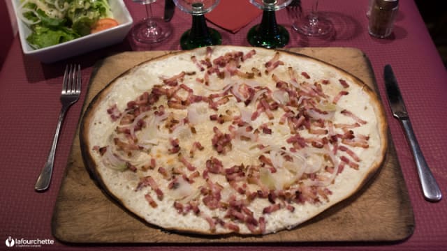 Tarte flambée alsacienne - Au Vieux Strasbourg, Strasbourg