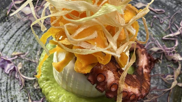 Tentacolo di polpo su crema di patate e burratina affumicata - Time