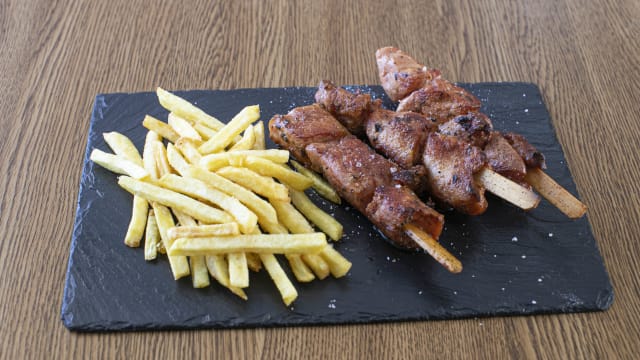 Pinchos Morunos con patatas (Opcion Sin Gluten) - Ribera de la Jarosa