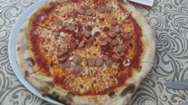 Pizza ai wurstel - Prato Verde