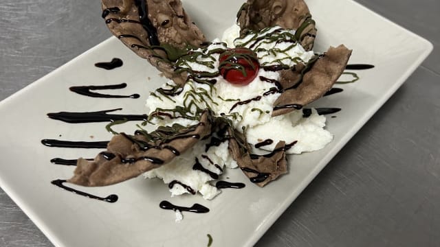 Cannolo scomposto con crema alla ricotta, pistacchio e ciliegia candita - Prato Verde